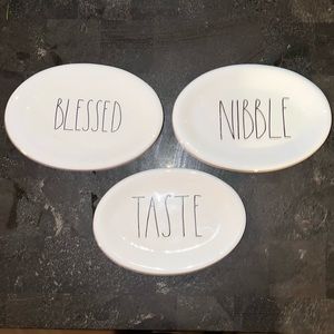 Rae Dunn oval plates set